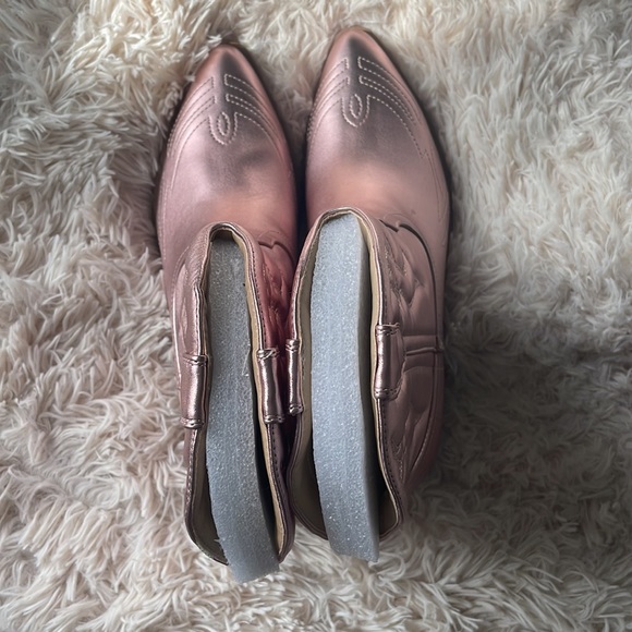 Women Western Stitched Pointe Toe Low Heel Ankle Mid Shaft Boots - Picture 3 of 4